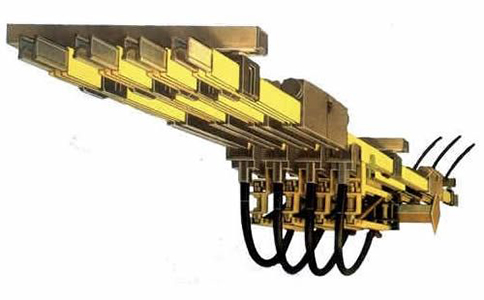 拖链电缆、拖令电缆和滑触线都可为移动设备进行供电